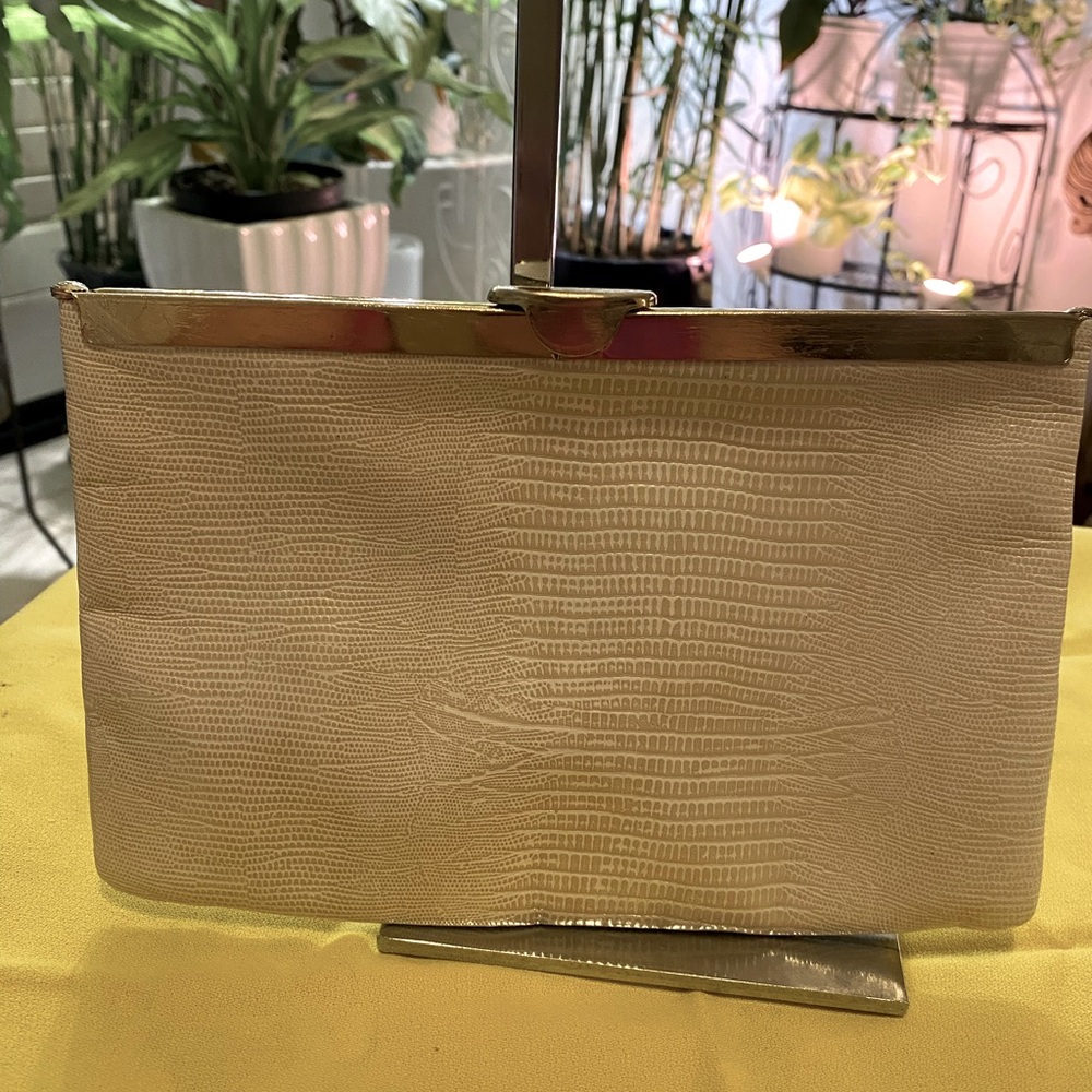 GENUINE LEATHER CLUTCH W/CHAIN